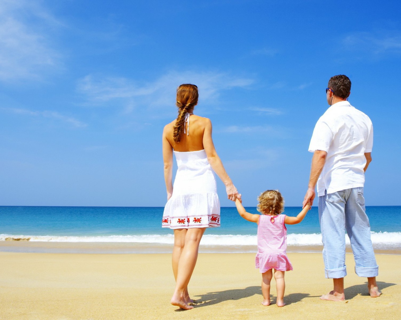 Семья на пляже