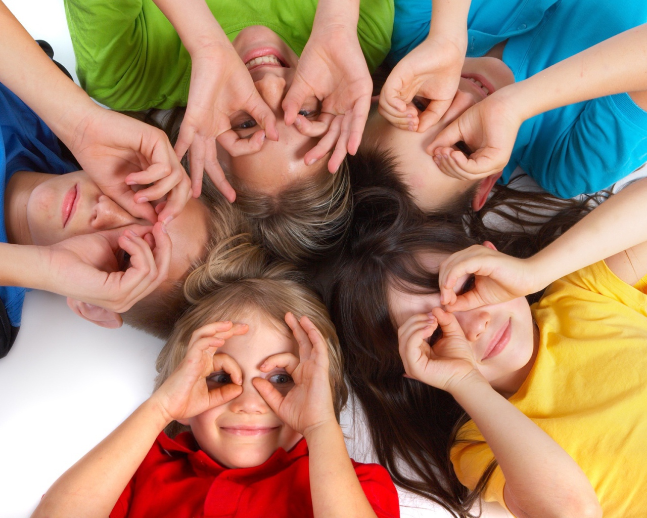 Дети играют