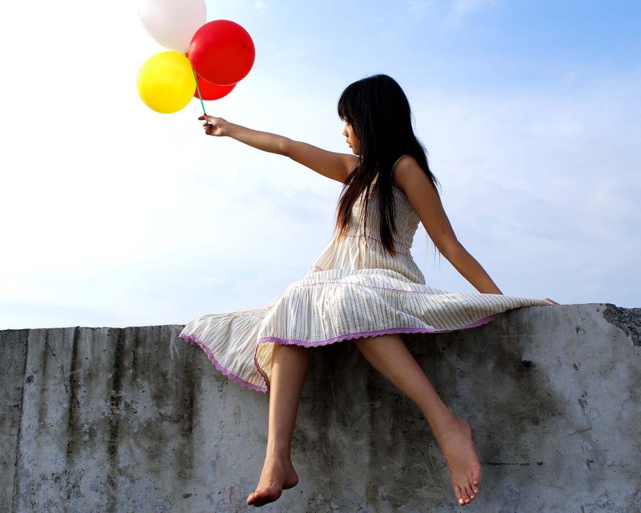 Девочка с воздушными шарами