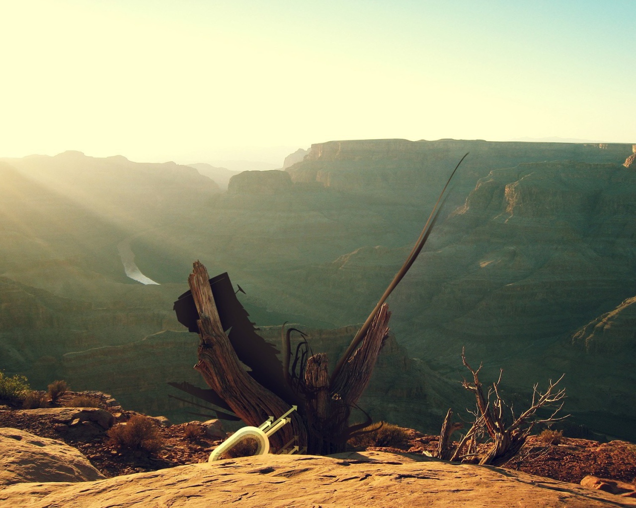 Абстракция на фоне гор