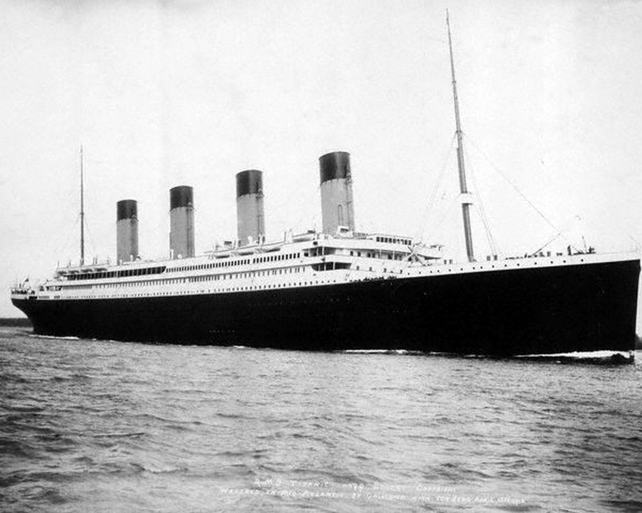 Фото еще целого Титаника