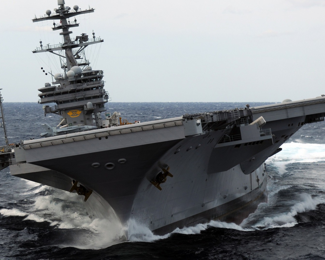 Крен авианосца