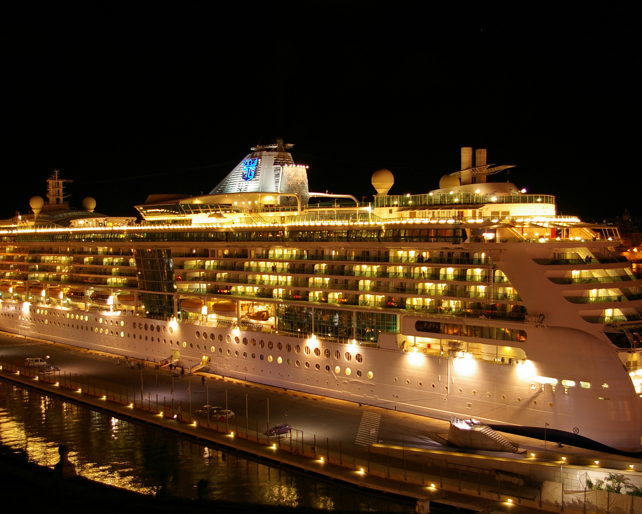 Королевский круизный лайнер