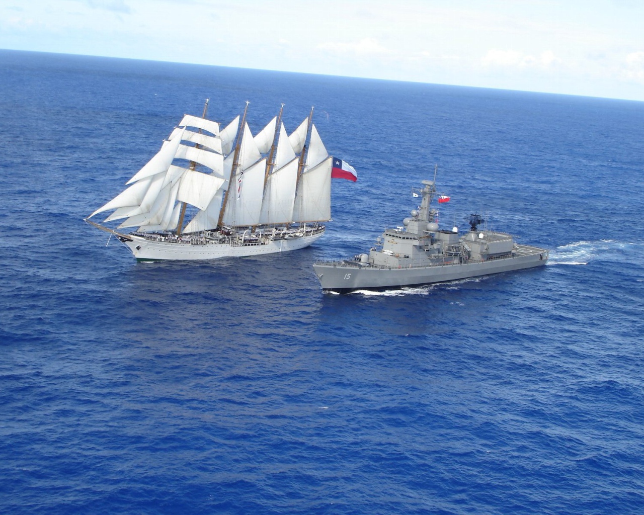 Парусный и военный корабли