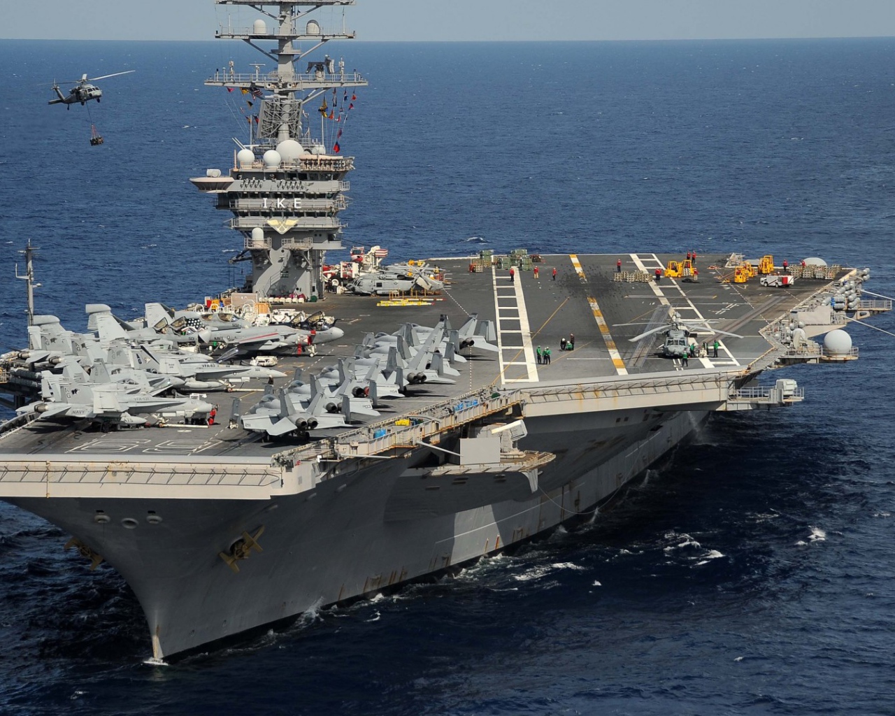 Корабль и вертолёты