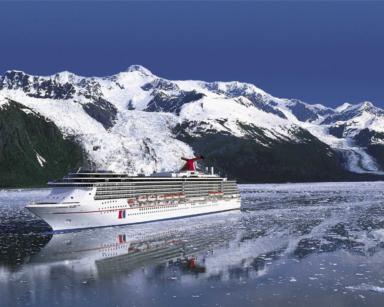 Круизный лайнер на Аляске