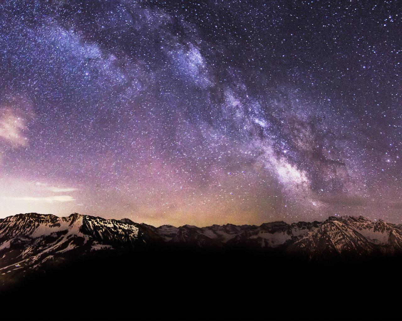 Удивительный Млечный Путь и горы