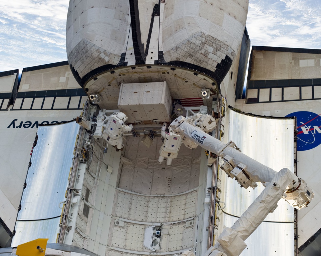 Астронавты в открытом космосе