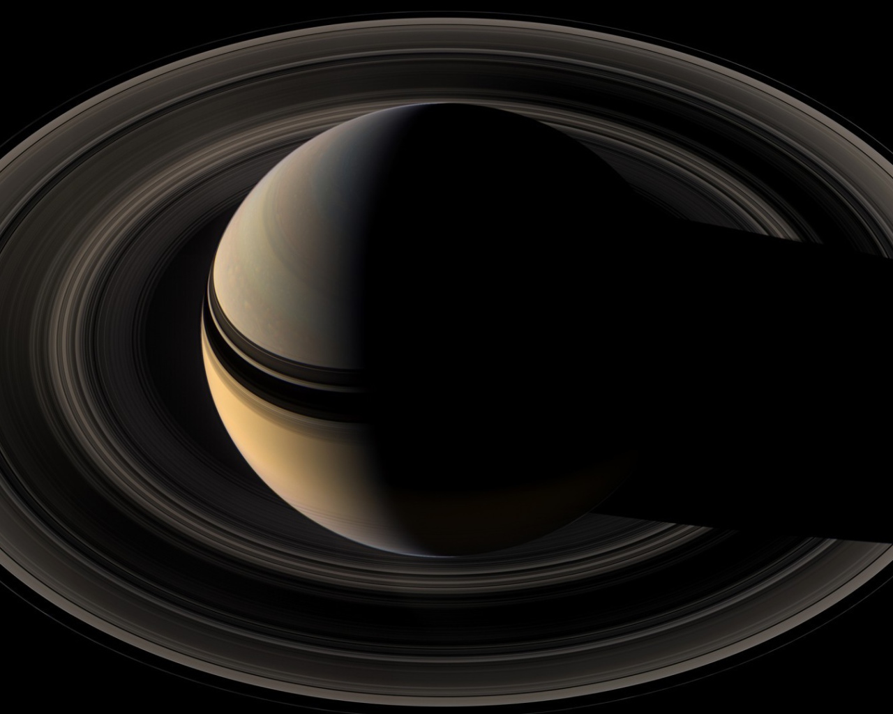 Спутник на чёрном фоне