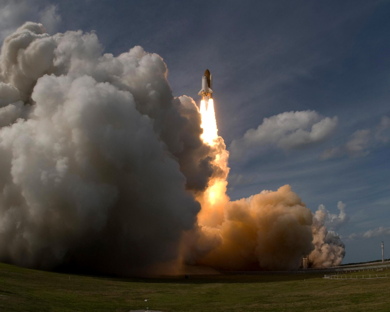 Запуск космического корабля Шаттл