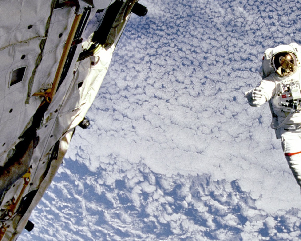 Человек в открытом космосе