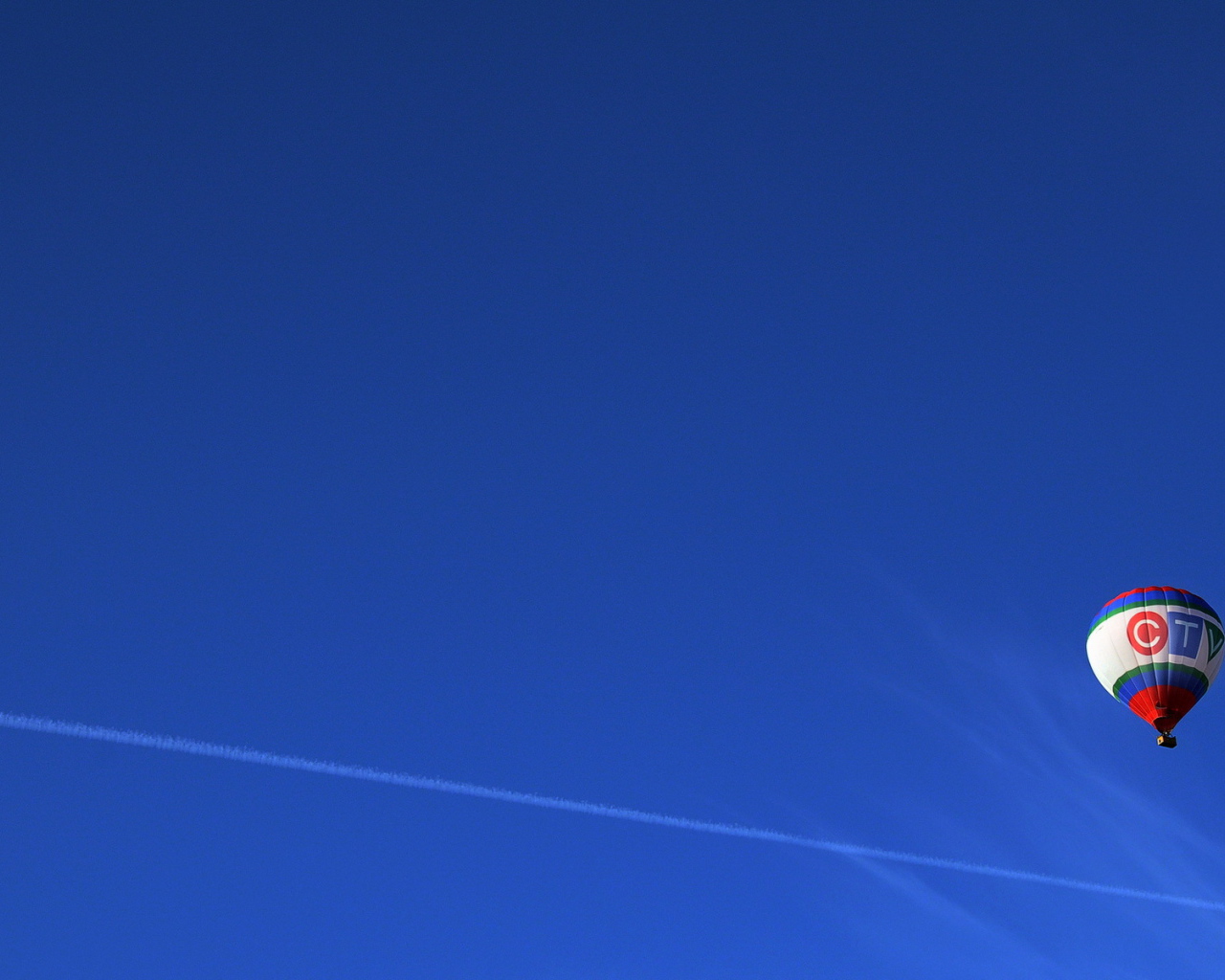 Воздушный шар в небе