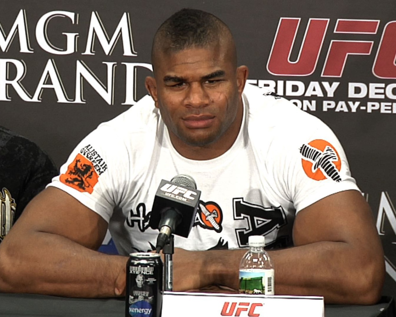 Истребитель UFC Алистер Оверим