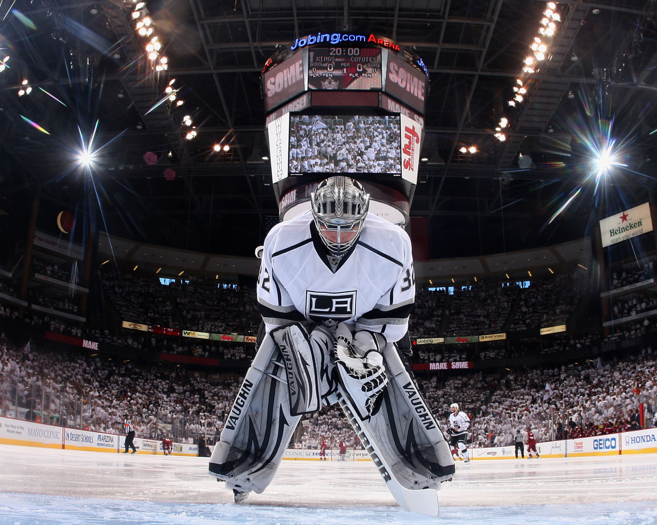 Лучший хоккеист Джонатан Куик на льду