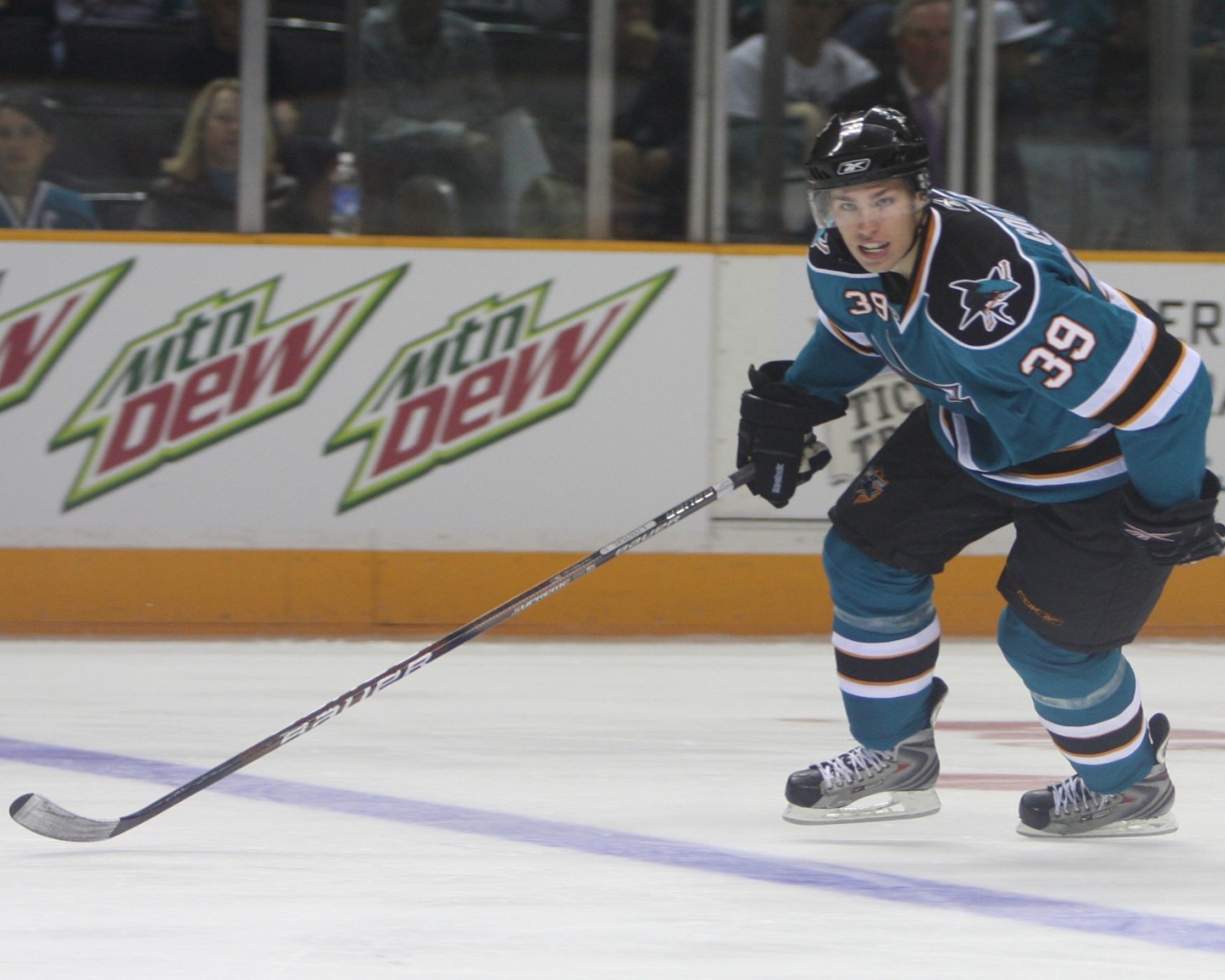 Игрок Сан-Хосе Логан Кутюр