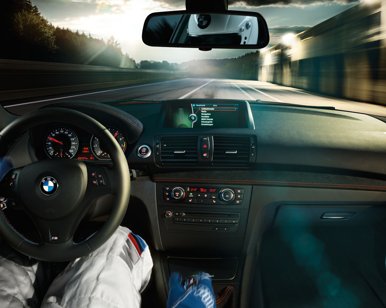 Салон гоночной машины