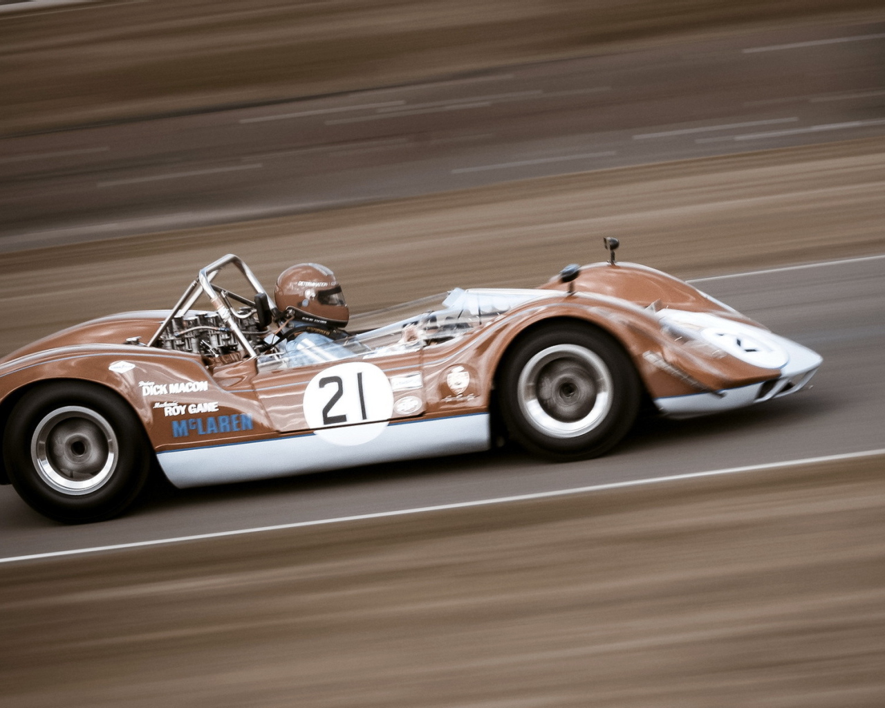 Спортивные гонки на автомобилях