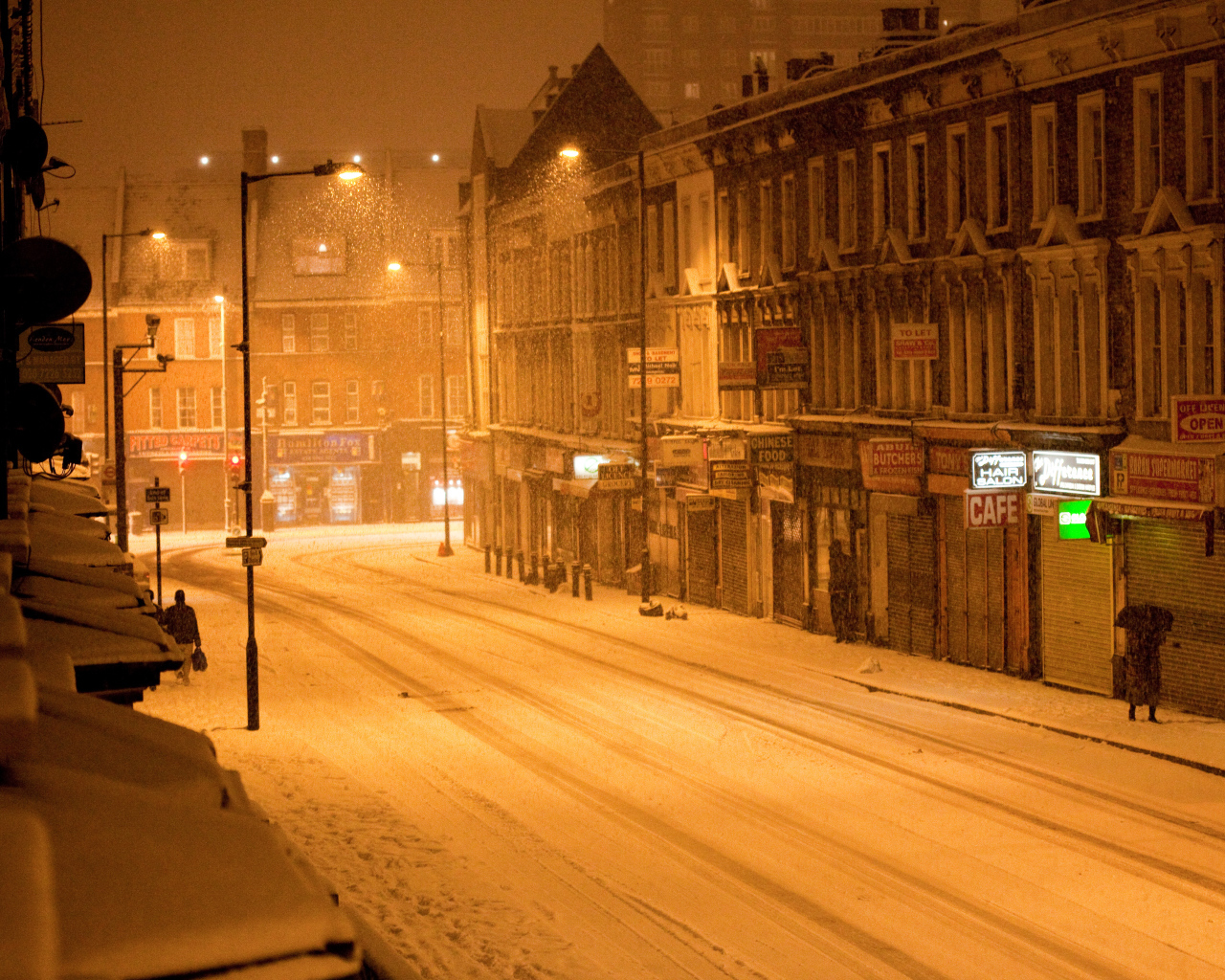 Snow in London Graham Road at night