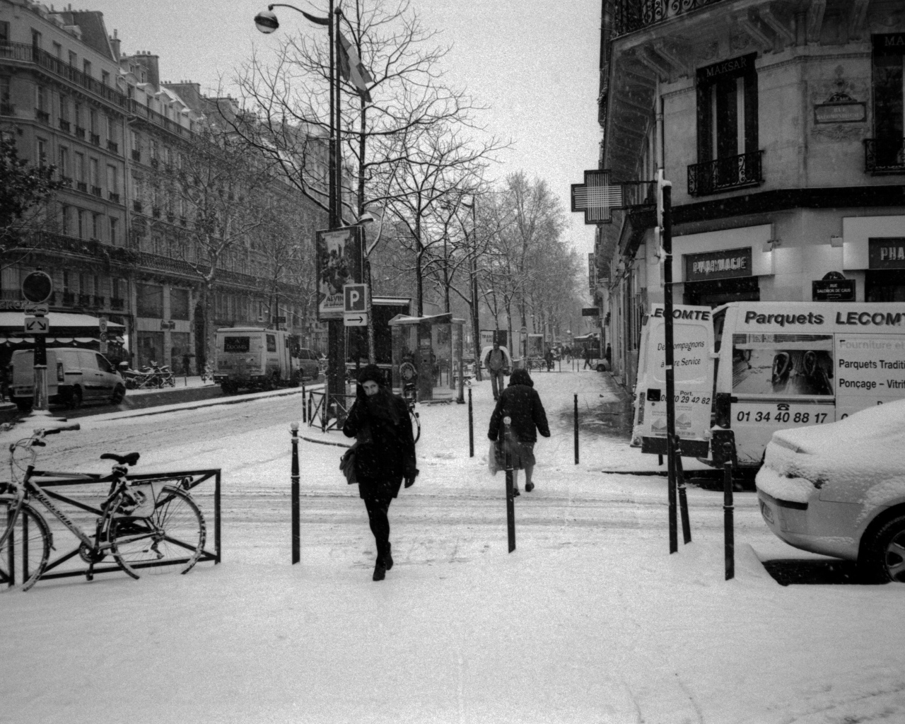 Снег в Париже 