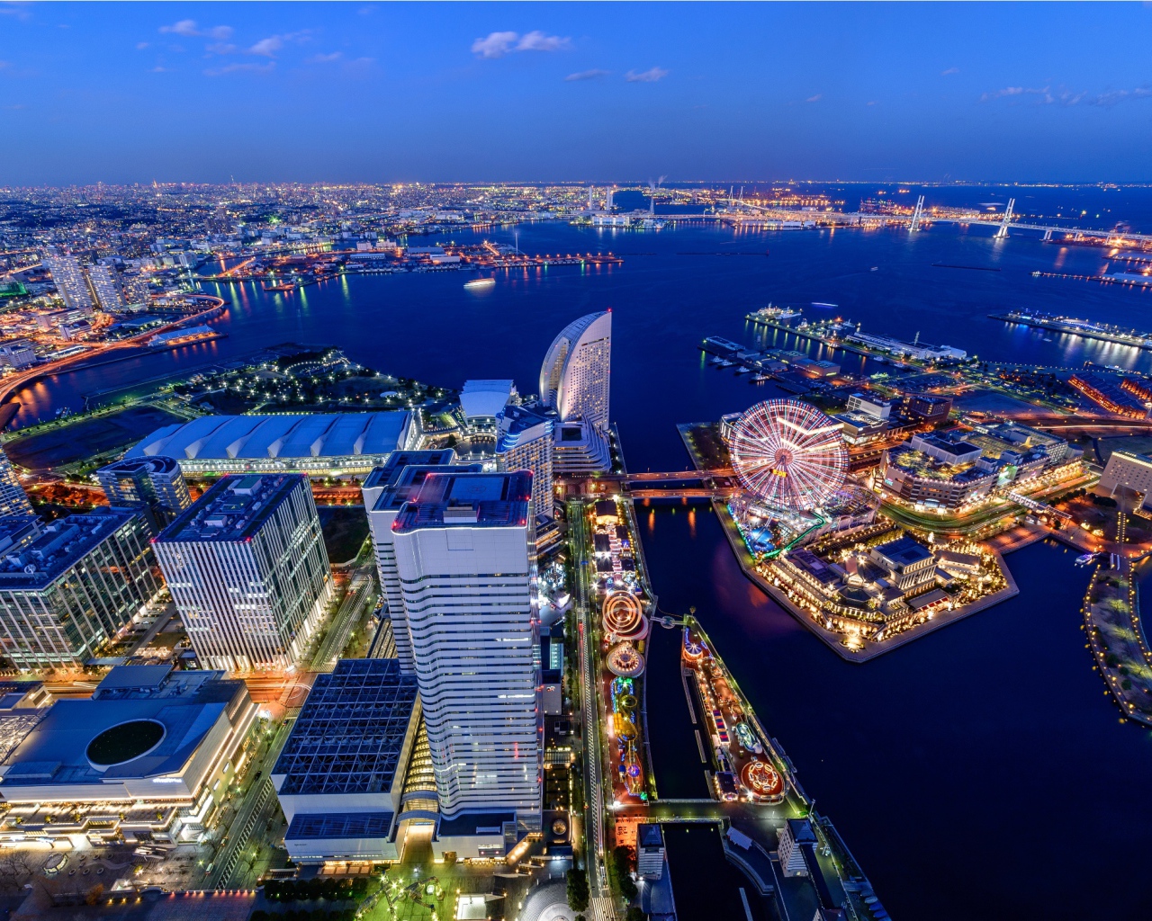 Вечерний город в Японии