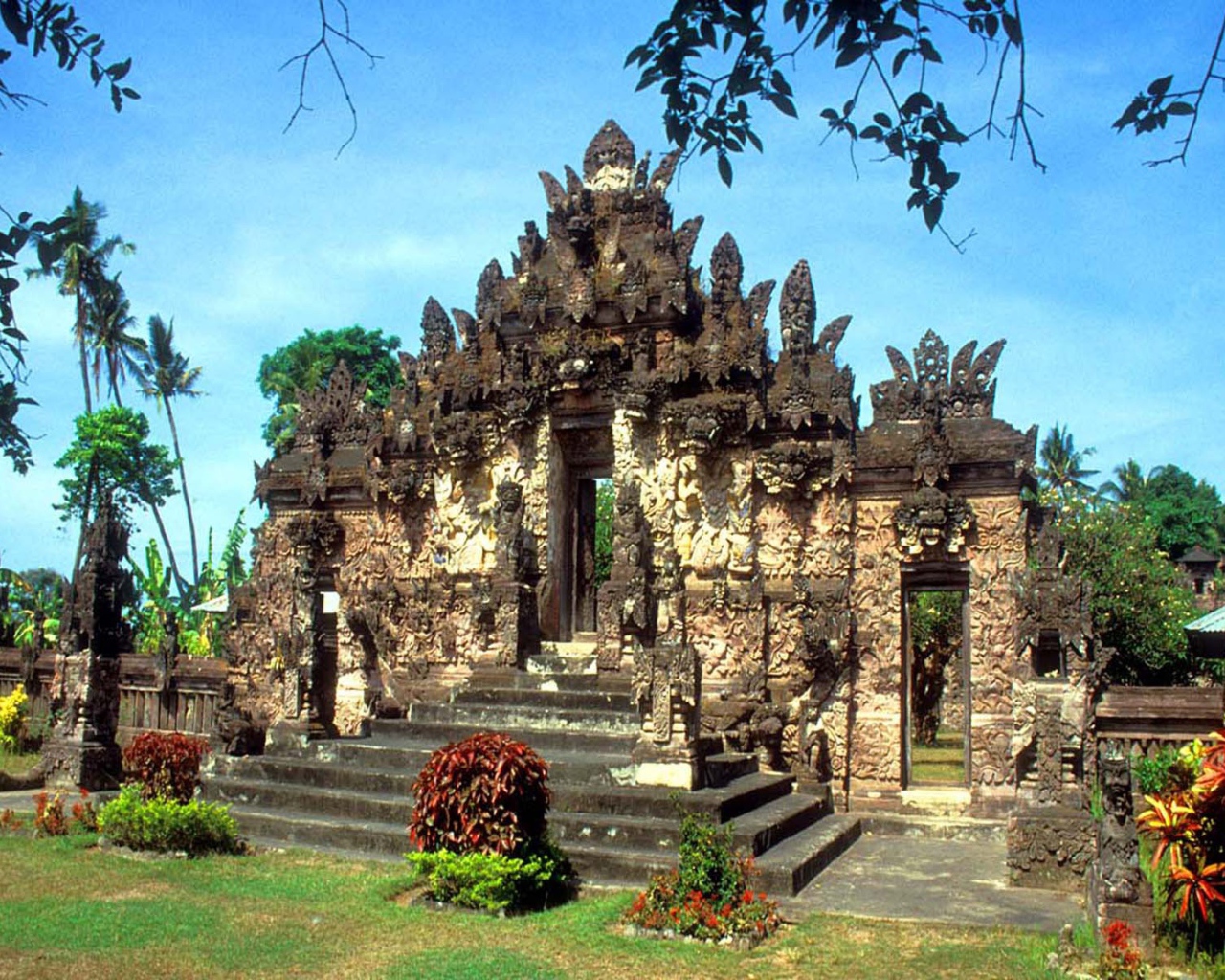 Древний храм на Бали