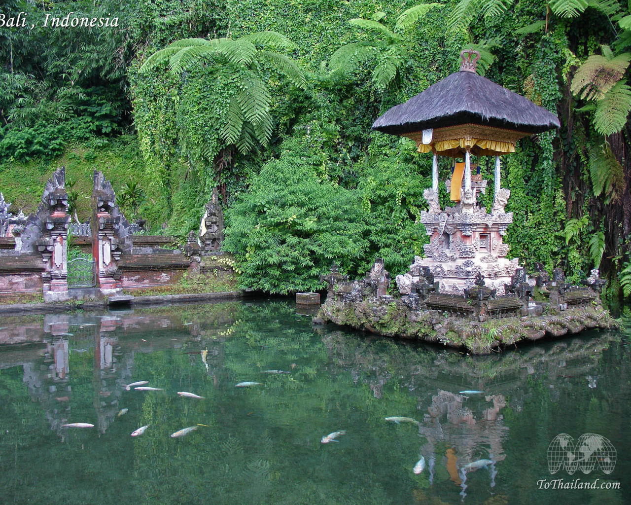 Часовня в джунглях Бали