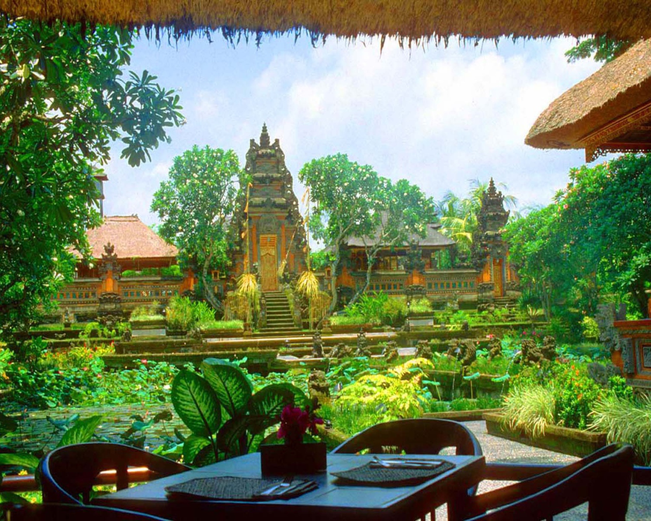 Роскошный сад на Бали
