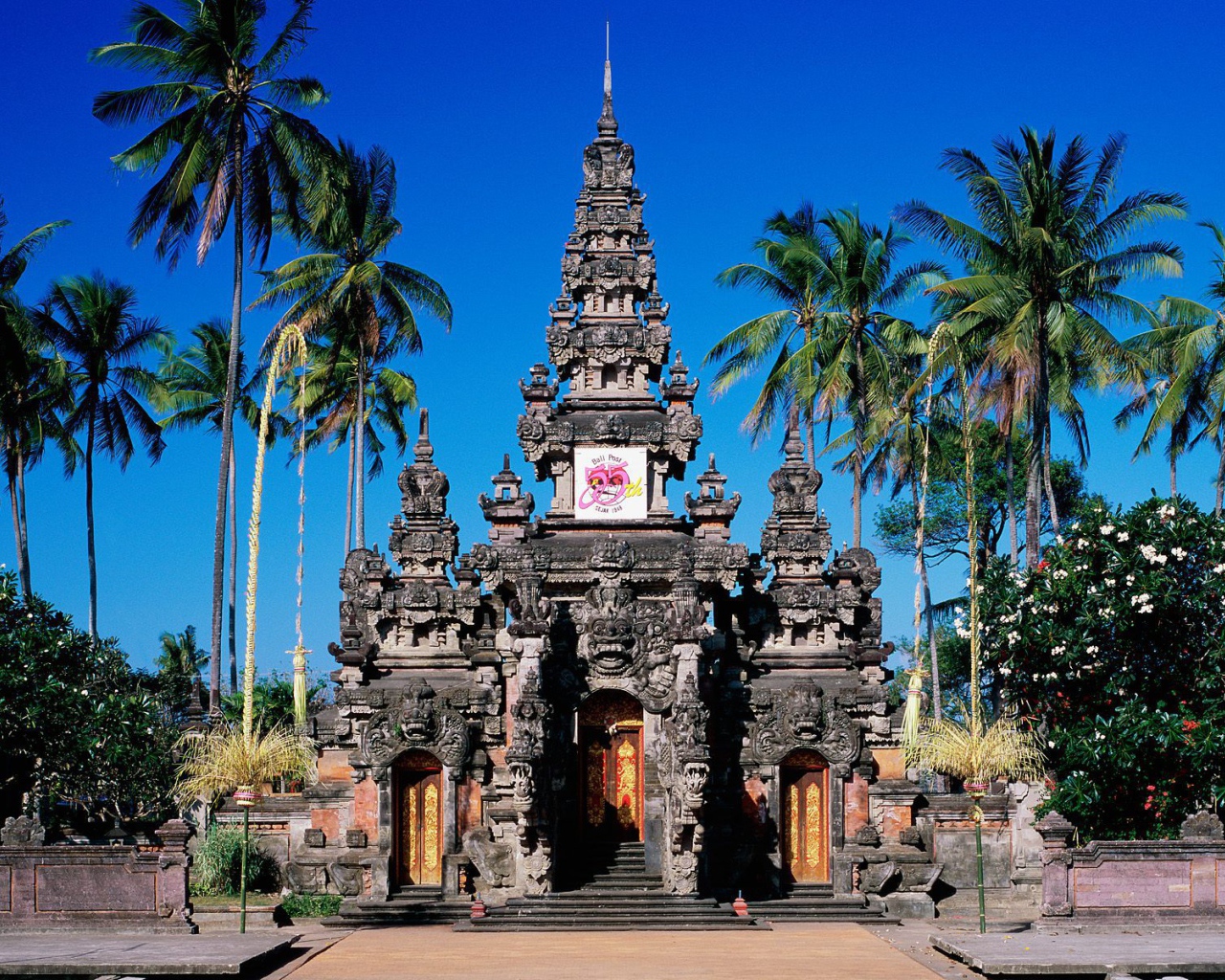 Храм на улице Бали