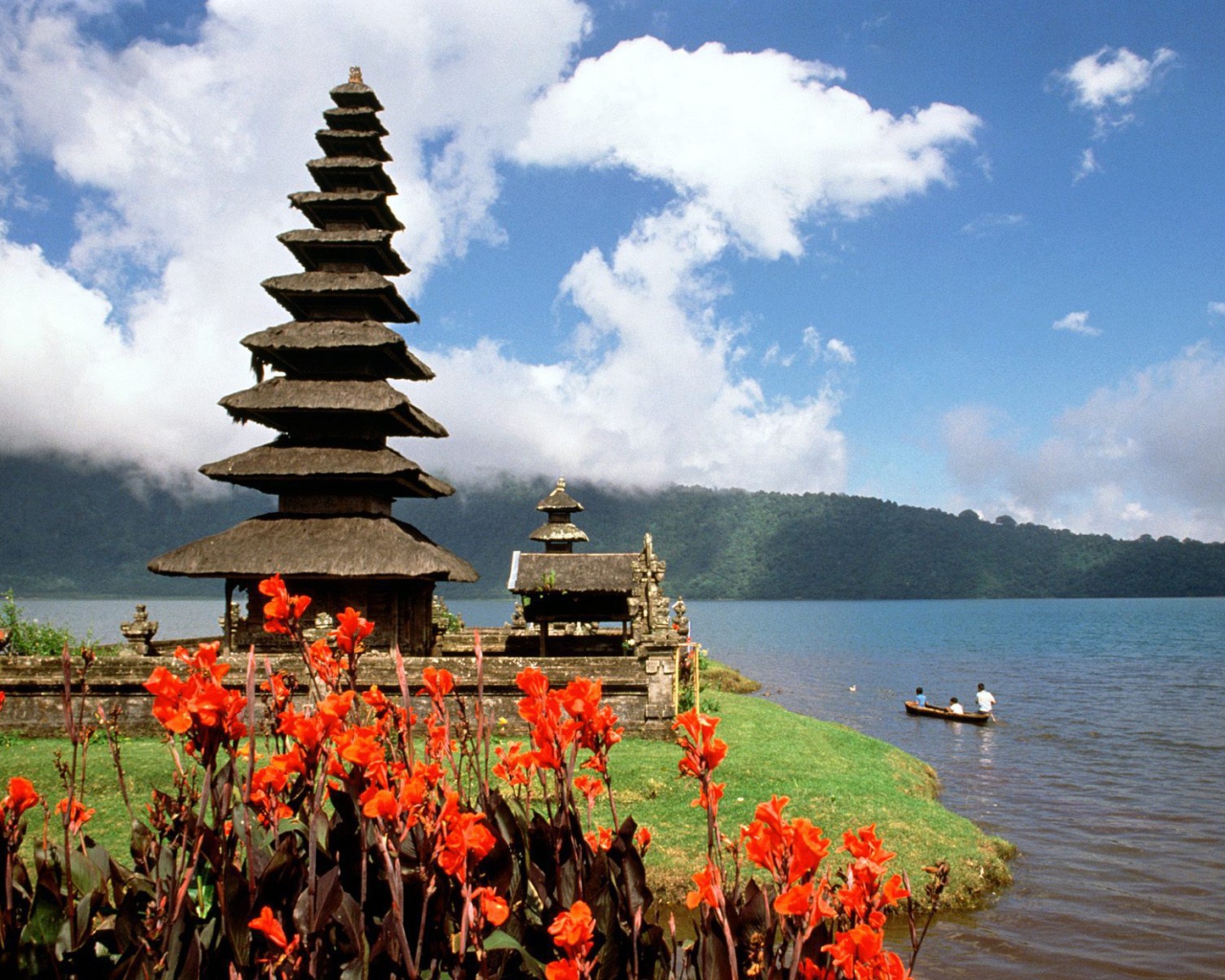 Храм на побережье Бали