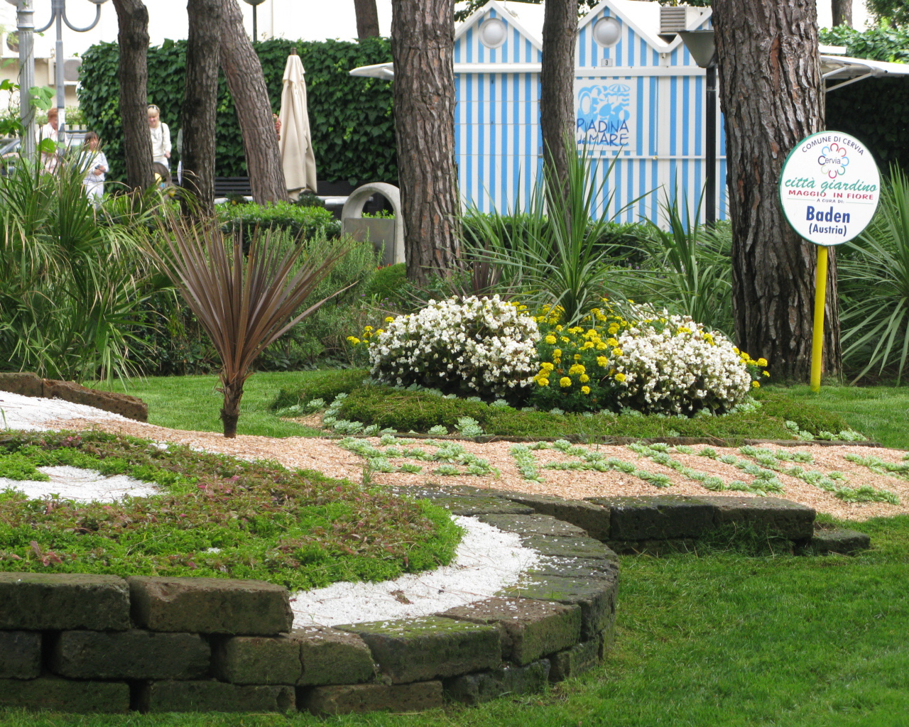 Клумба на курорте Баден, Австрия