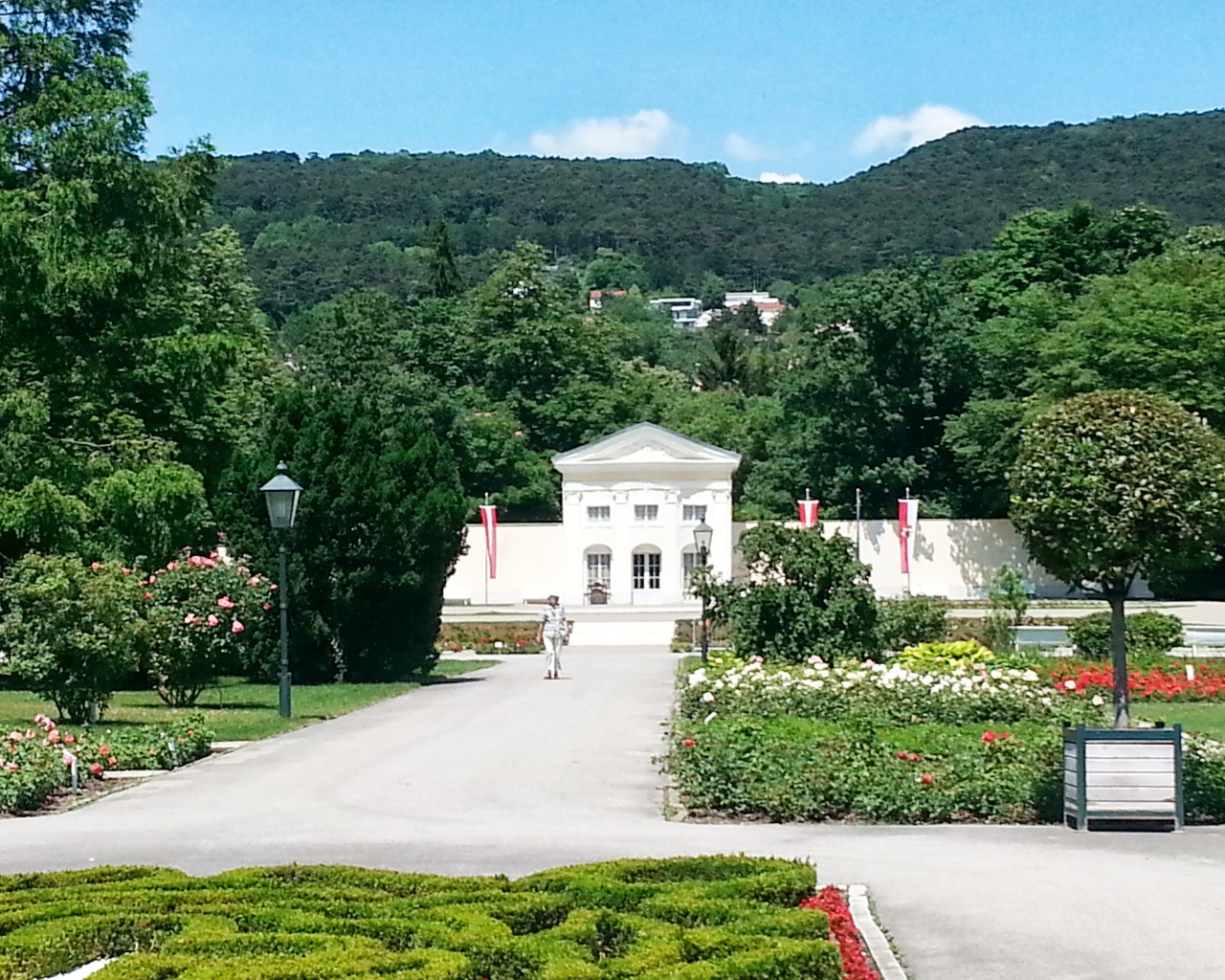 Здание в парке на курорте Баден, Австрия