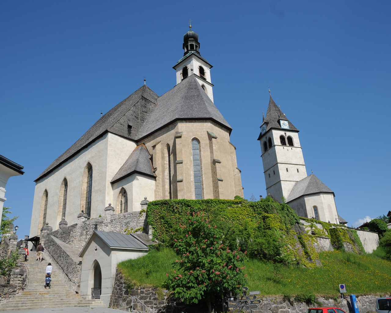 Церковь на курорте Китцбюэль, Австрия