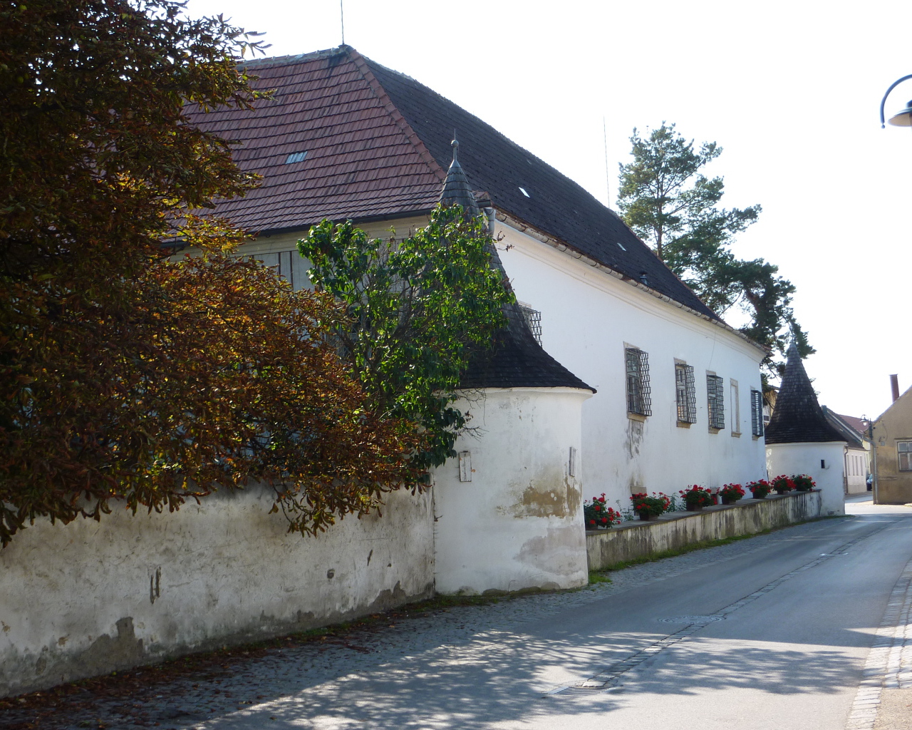 Городская улица в городе Лэнгенфельд, Австрия