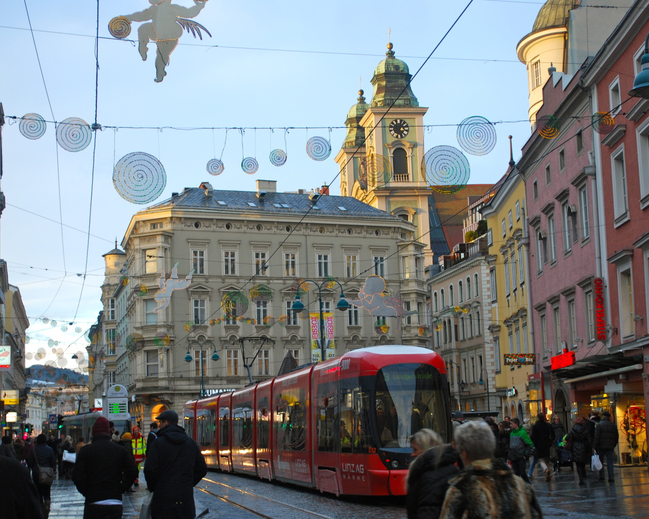 Городская улица в городе Линц, Австрия