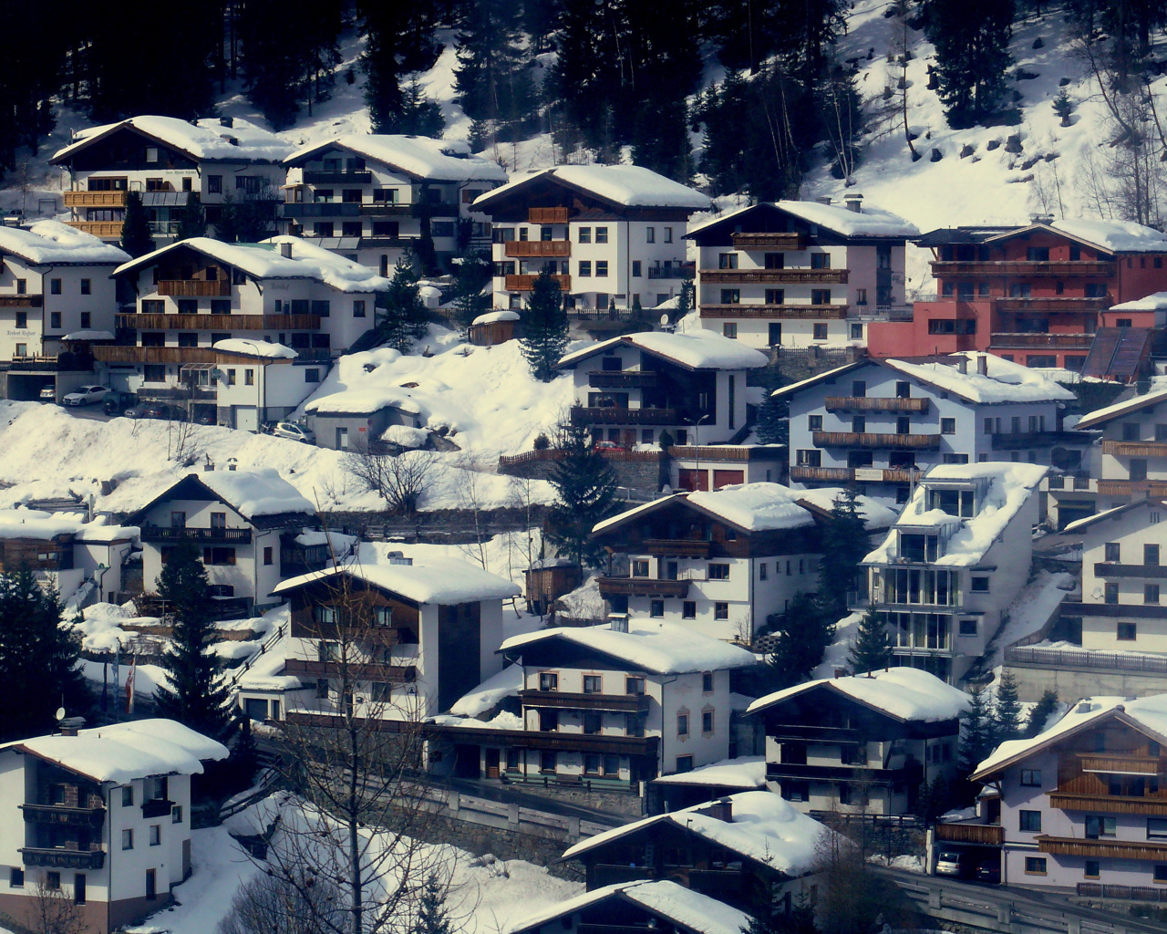 Городские улицы на горнолыжном курорте Сант Антон, Австрия