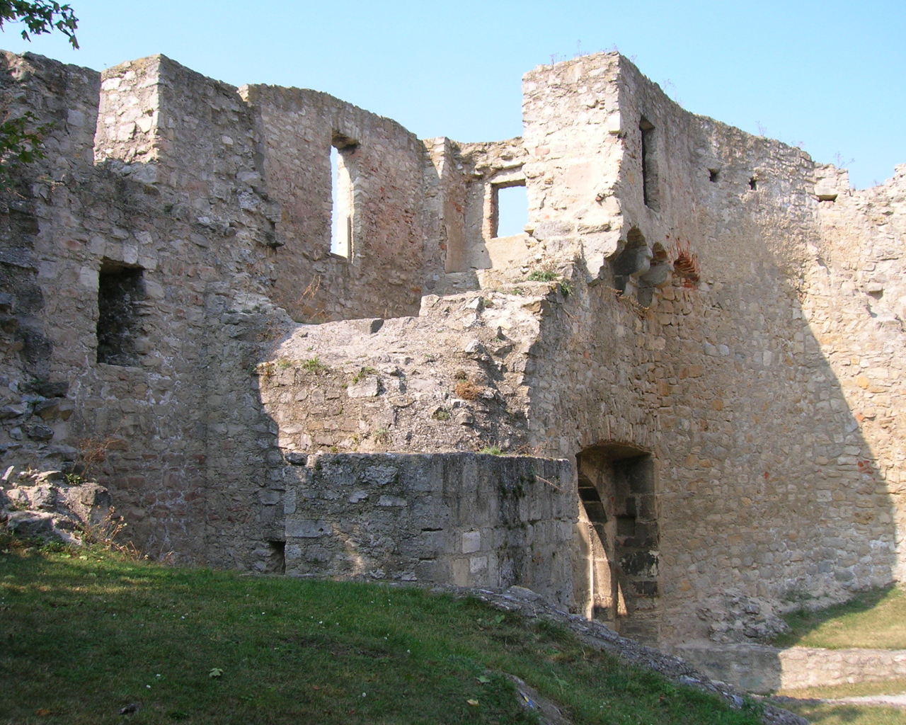 Крепостная стена в городе Гайнберг, Австрия