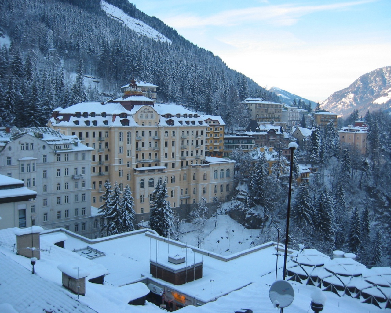 Дома на фоне гор на курорте Бад Хофгастайн, Австрия