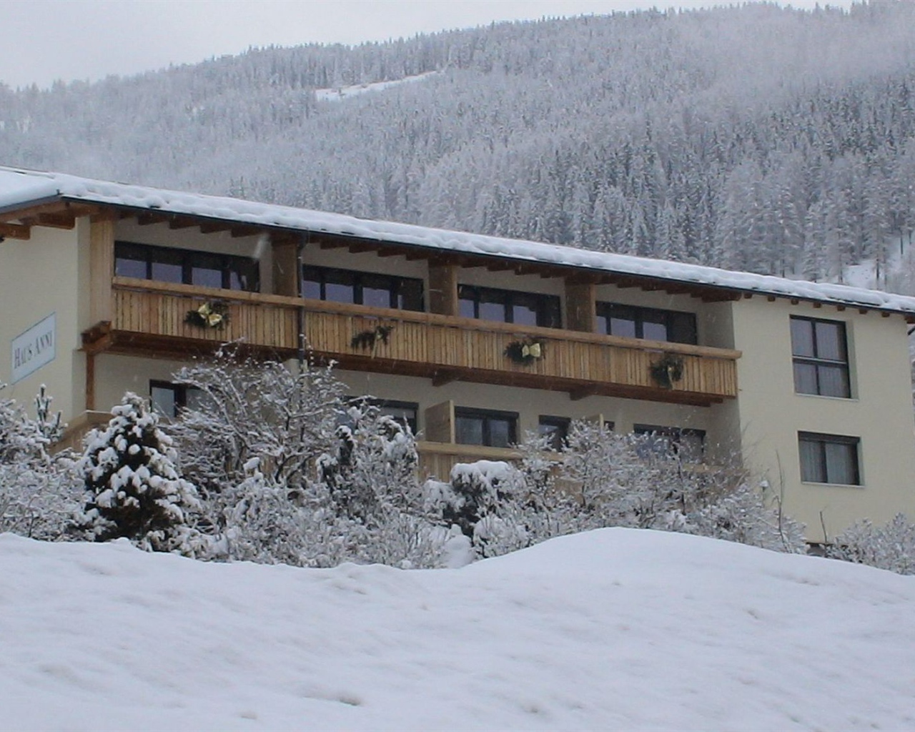 Дом на фоне гор на горнолыжном курорте Бад Кляйнкирххайм, Австрия