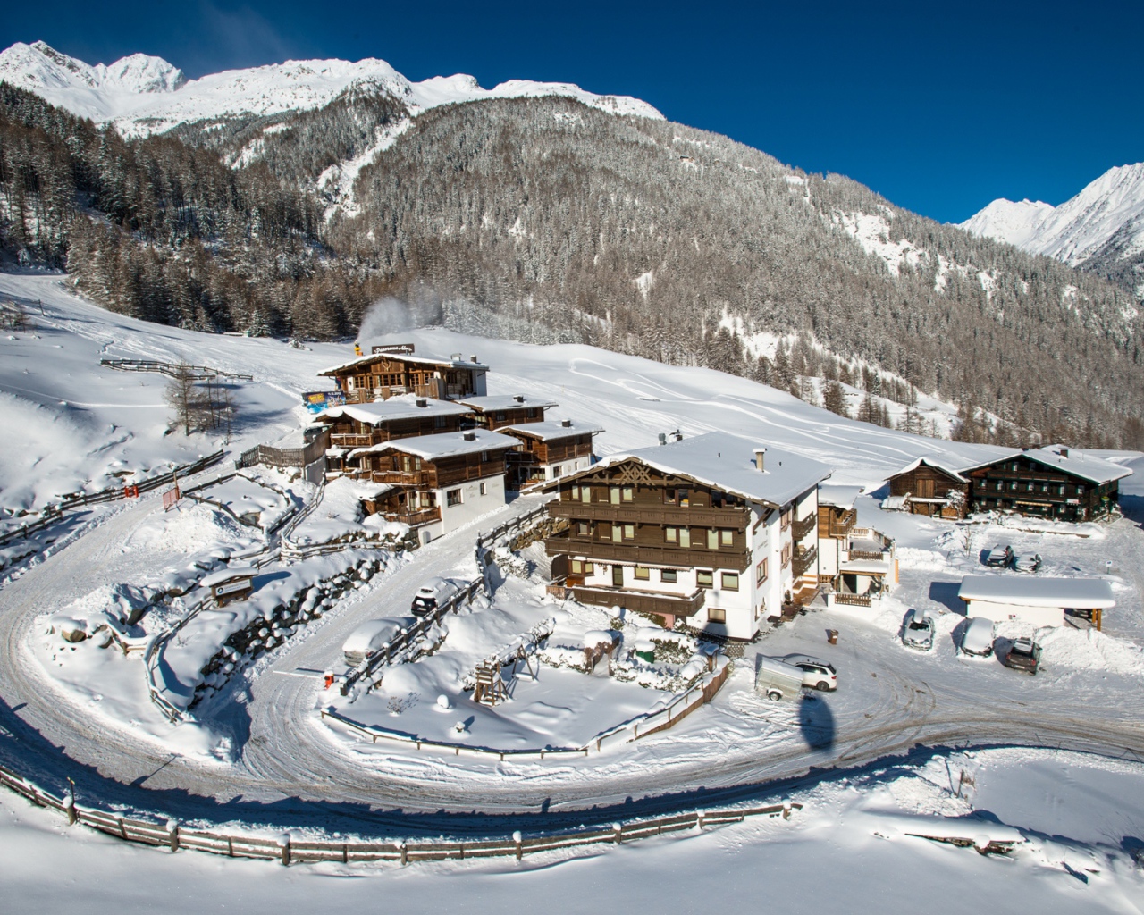 Горная дорога на горнолыжном курорте Зёльден, Австрия