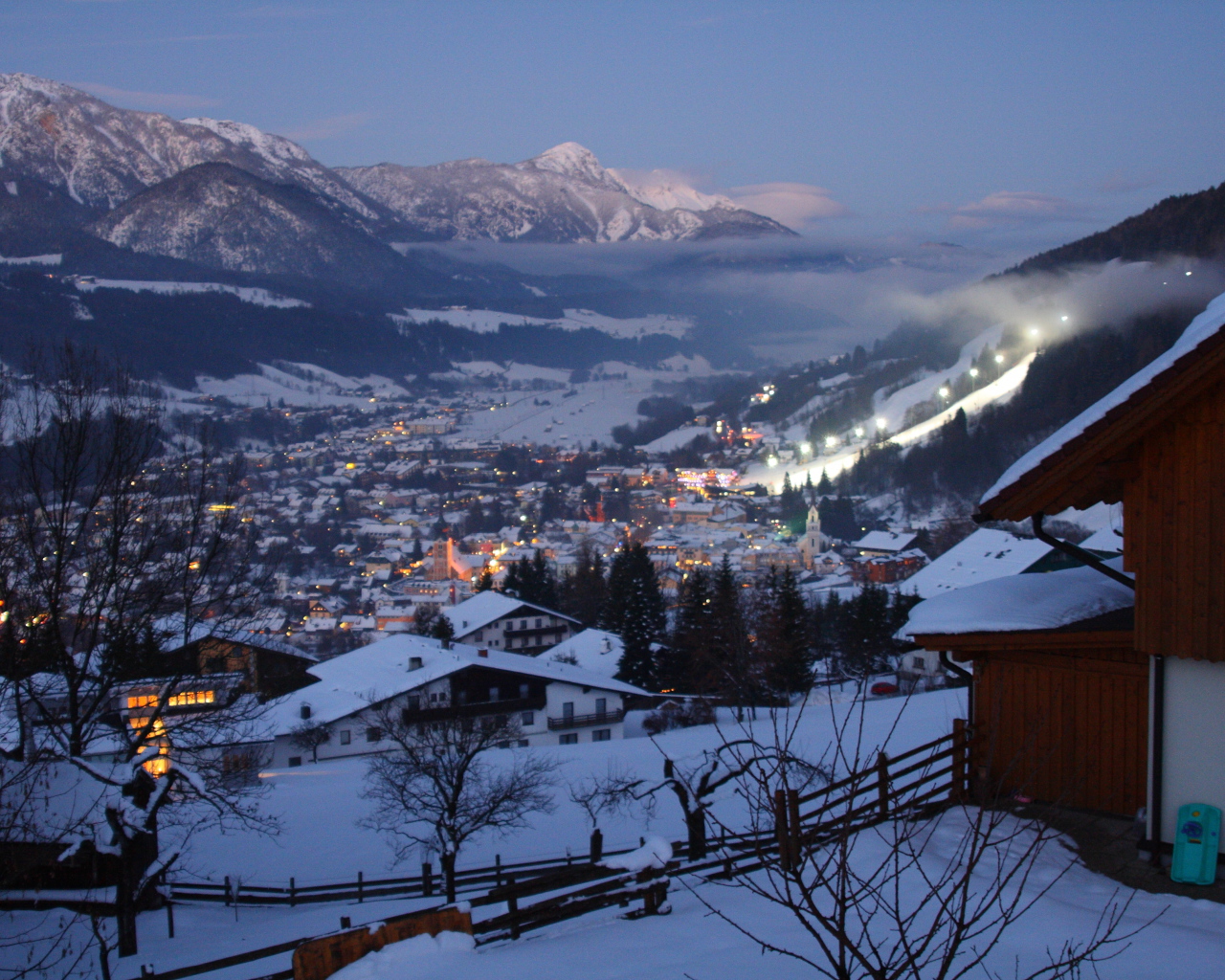 Ночные огни на горнолыжном курорте Шладминг, Австрия