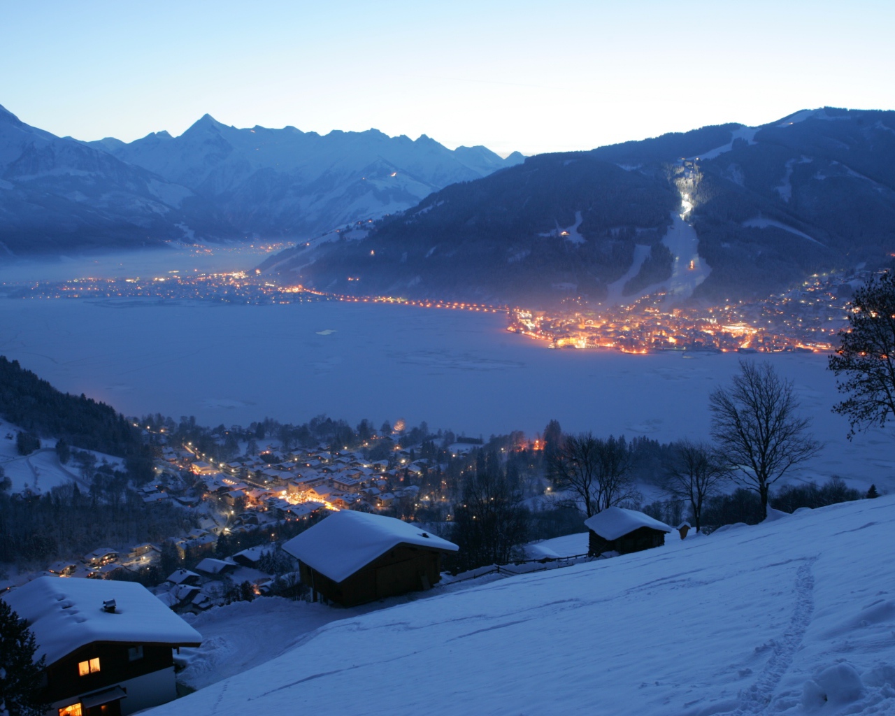 Ночные огни на курорте Цель-ам-Зее, Австрия