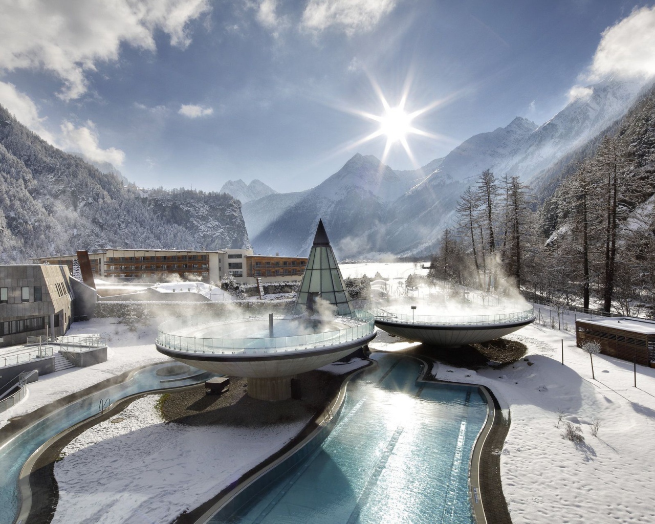 Бассейн на горнолыжном курорте Зёльден, Австрия