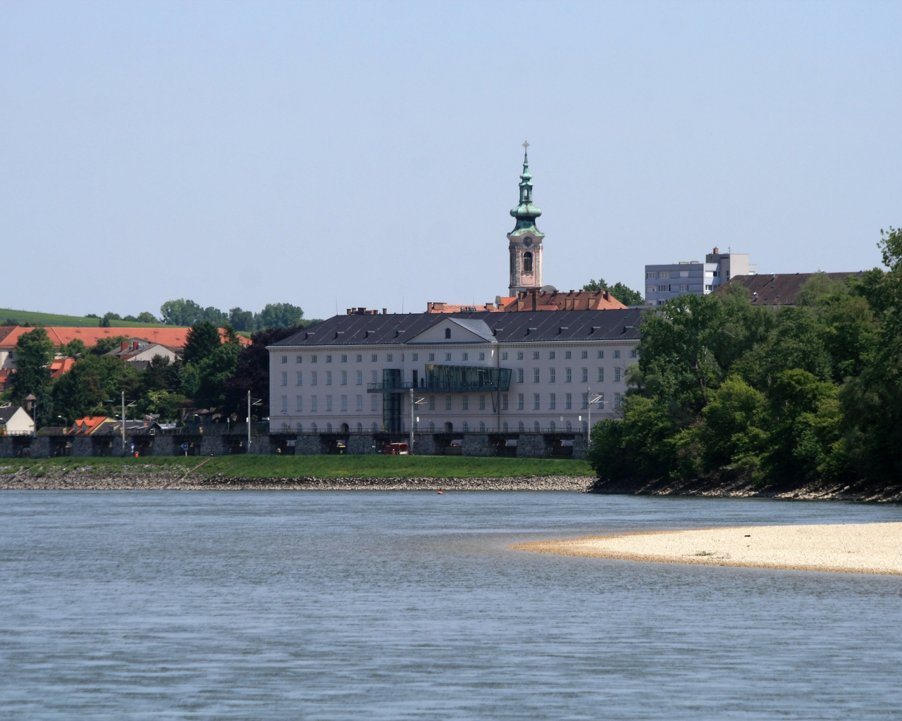 Побережье реки в городе Гайнберг, Австрия