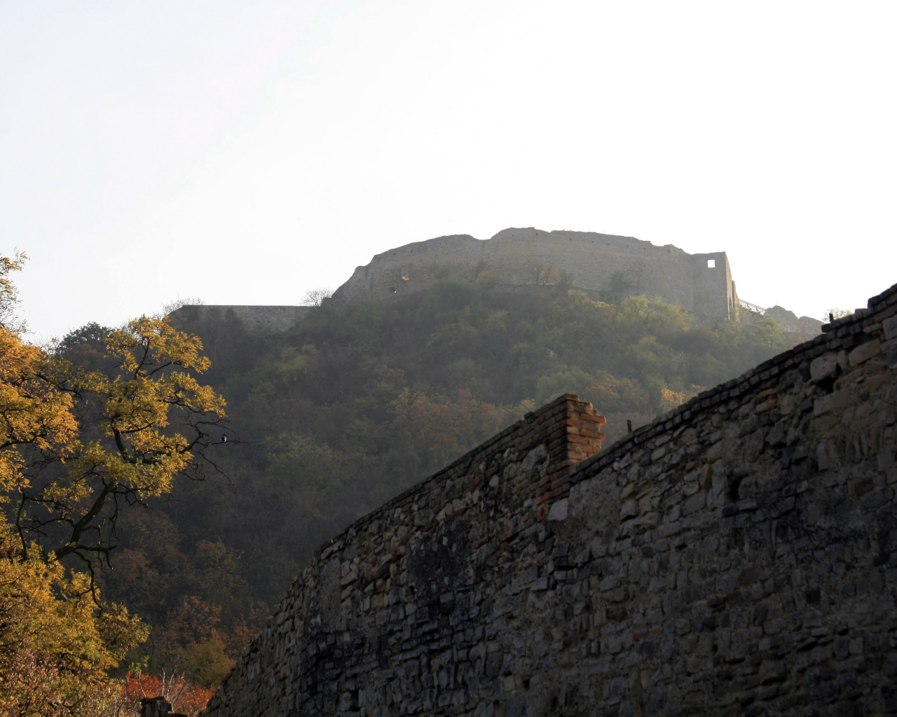 Руины крепости в городе Гайнберг, Австрия