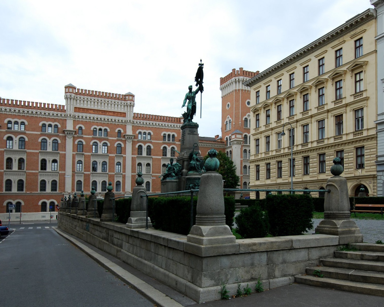 Скульптура на площади в городе Вена, Австрия
