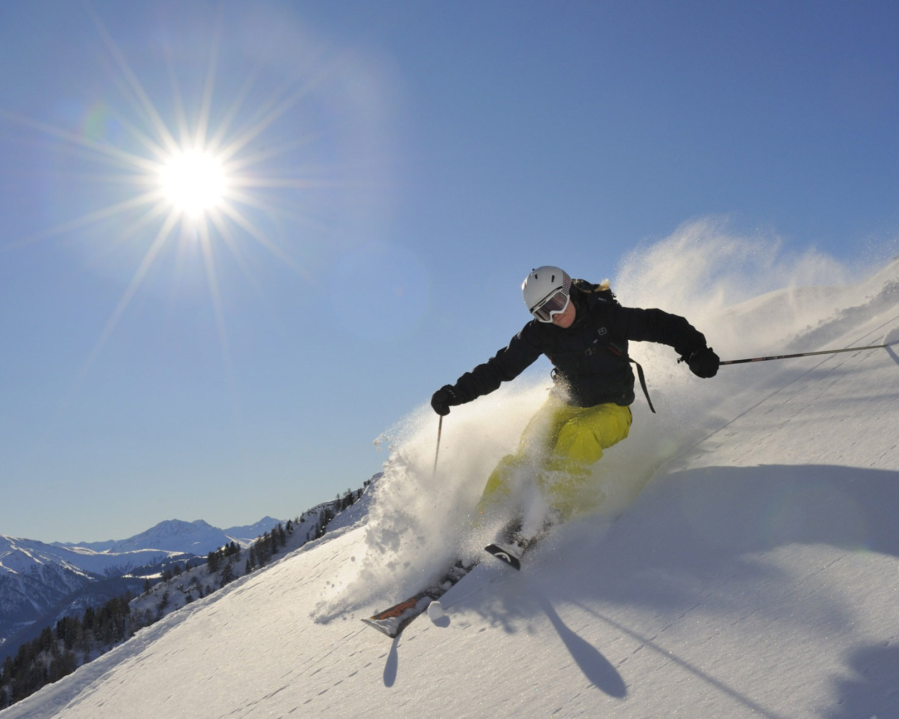 Лыжник на горнолыжном курорте Серфаус, Австрия