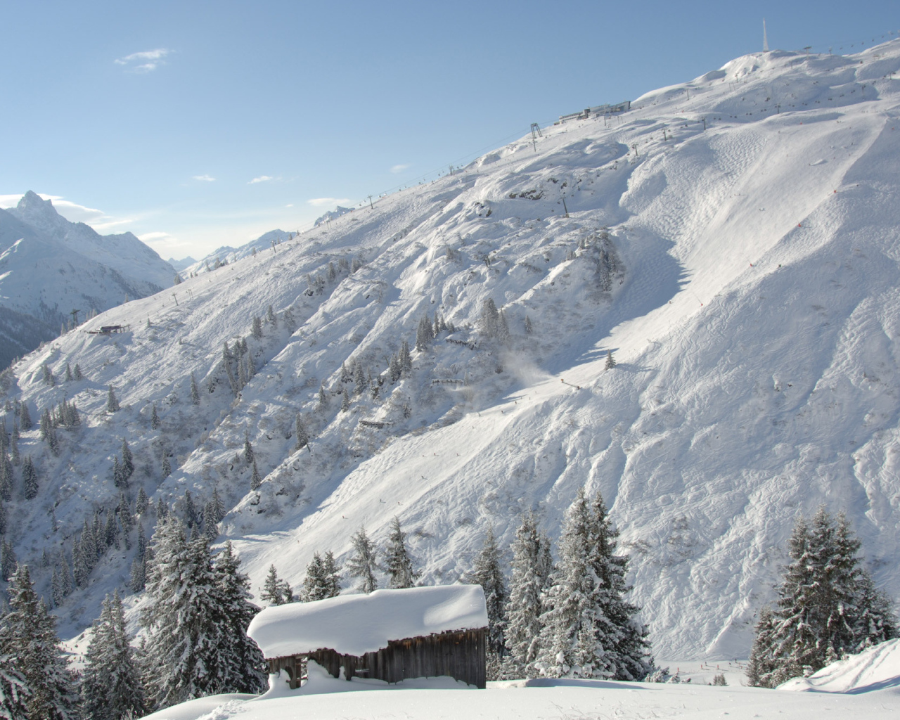 Заснеженный склон на горнолыжном курорте Сант Антон, Австрия