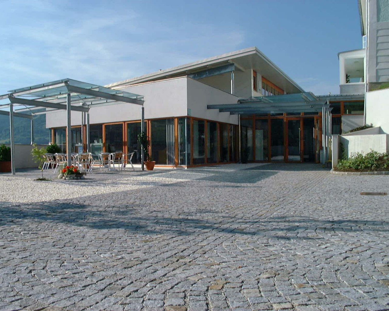 Уличное кафе в городе Нойштифт, Австрия