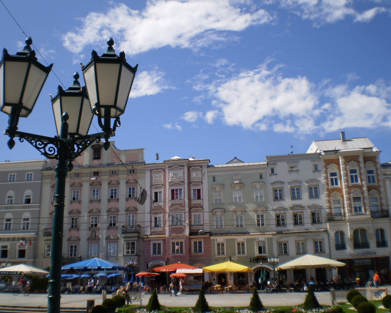 Уличный фонарь в городе Линц, Австрия