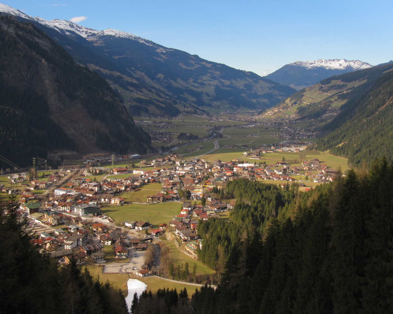 Летняя панорама на горнолыжном курорте Майрхофен, Австрия